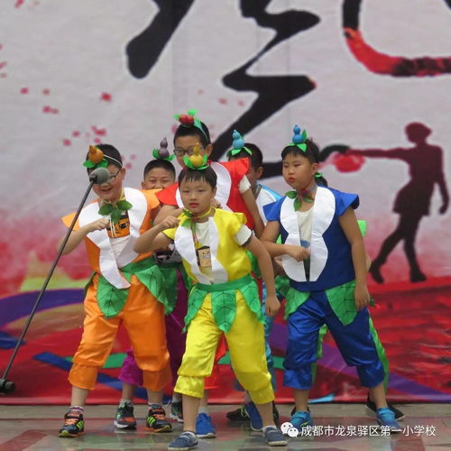 童心繪藝，綠色同行——龍泉一小第五屆藝術(shù)節(jié)五年級文藝匯演暨親子環(huán)保作品義賣活動紀(jì)實(shí)